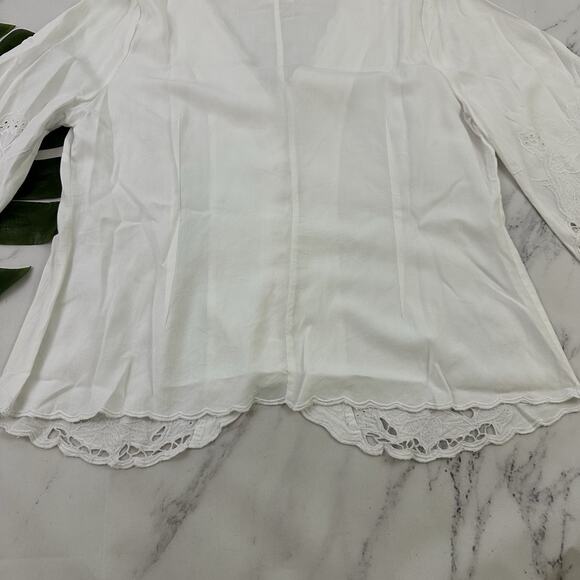 Soft Surroundings Lace Trim Top Size M White Floral Embroidered Scallop Buttons - Picture 11 of 11